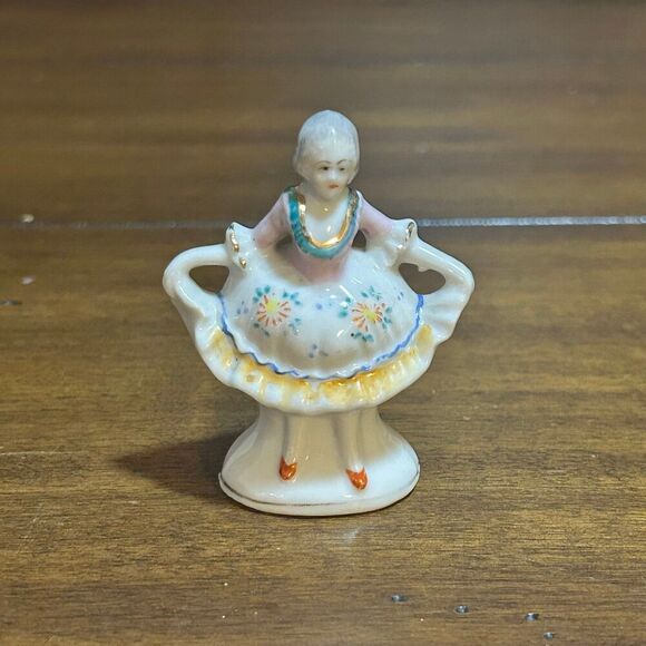 Vintage Porcelain Colonial Woman Figurine made in Occupied Japan 1940s - Picture 1 of 6